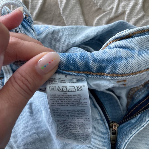 Old Navy High Rise light wash jean shorts - Picture 5 of 5